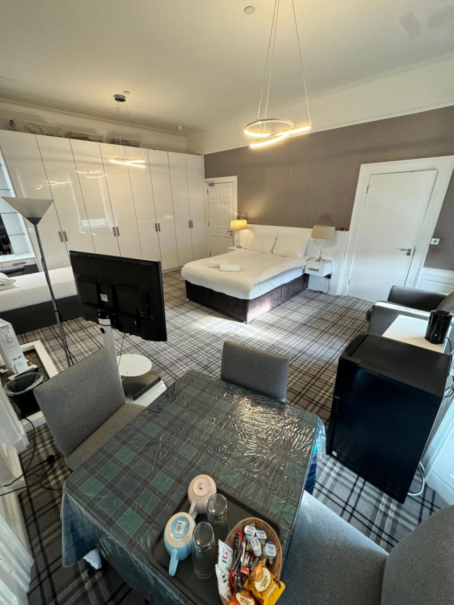 Luxury Family Room With Private Bathroom In The Heart Of EDI Eksteriør bilde